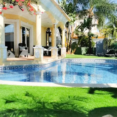 Oasis Tropical, Jardim E Piscina! Daire
