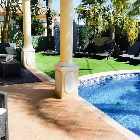 Oasis Tropical, Jardim E Piscina! Daire