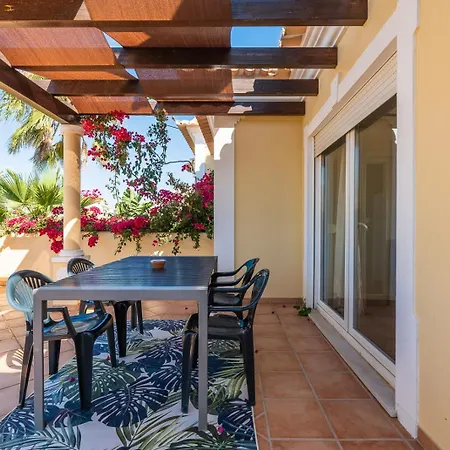 Oasis Tropical, Jardim E Piscina! Daire *