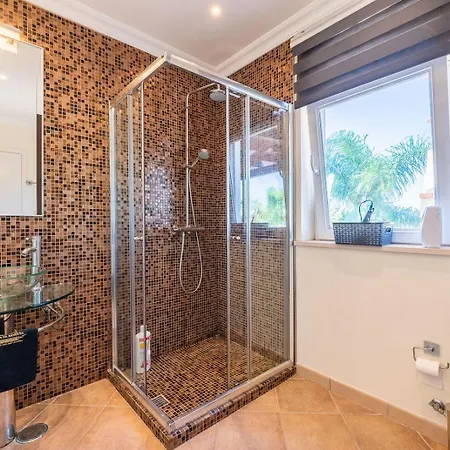 Oasis Tropical, Jardim E Piscina! Daire