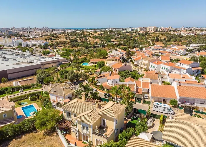 Oasis Tropical, Jardim E Piscina! * Portimão